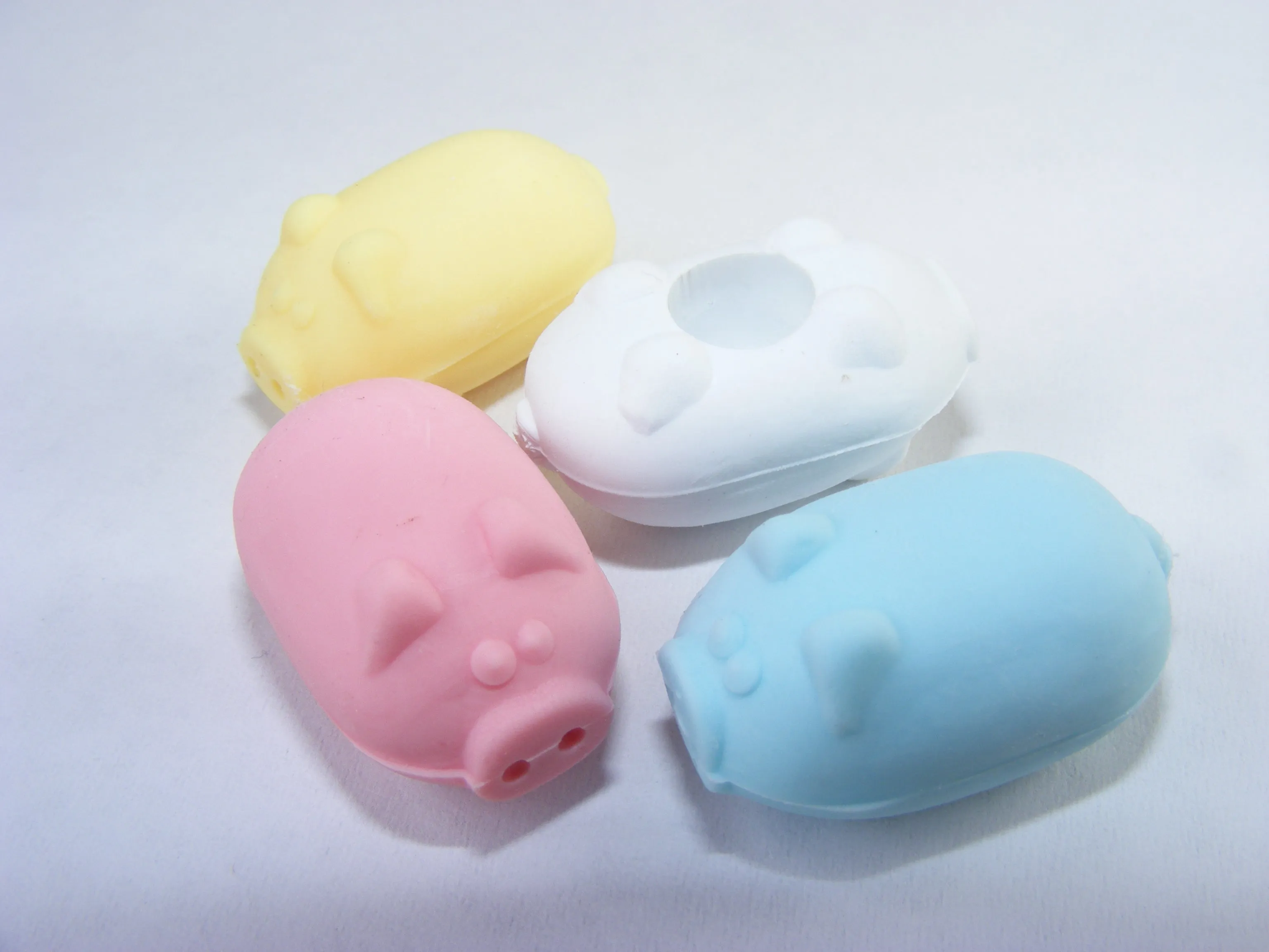 38192 DOUBLE MINI PIG ERASERS-40