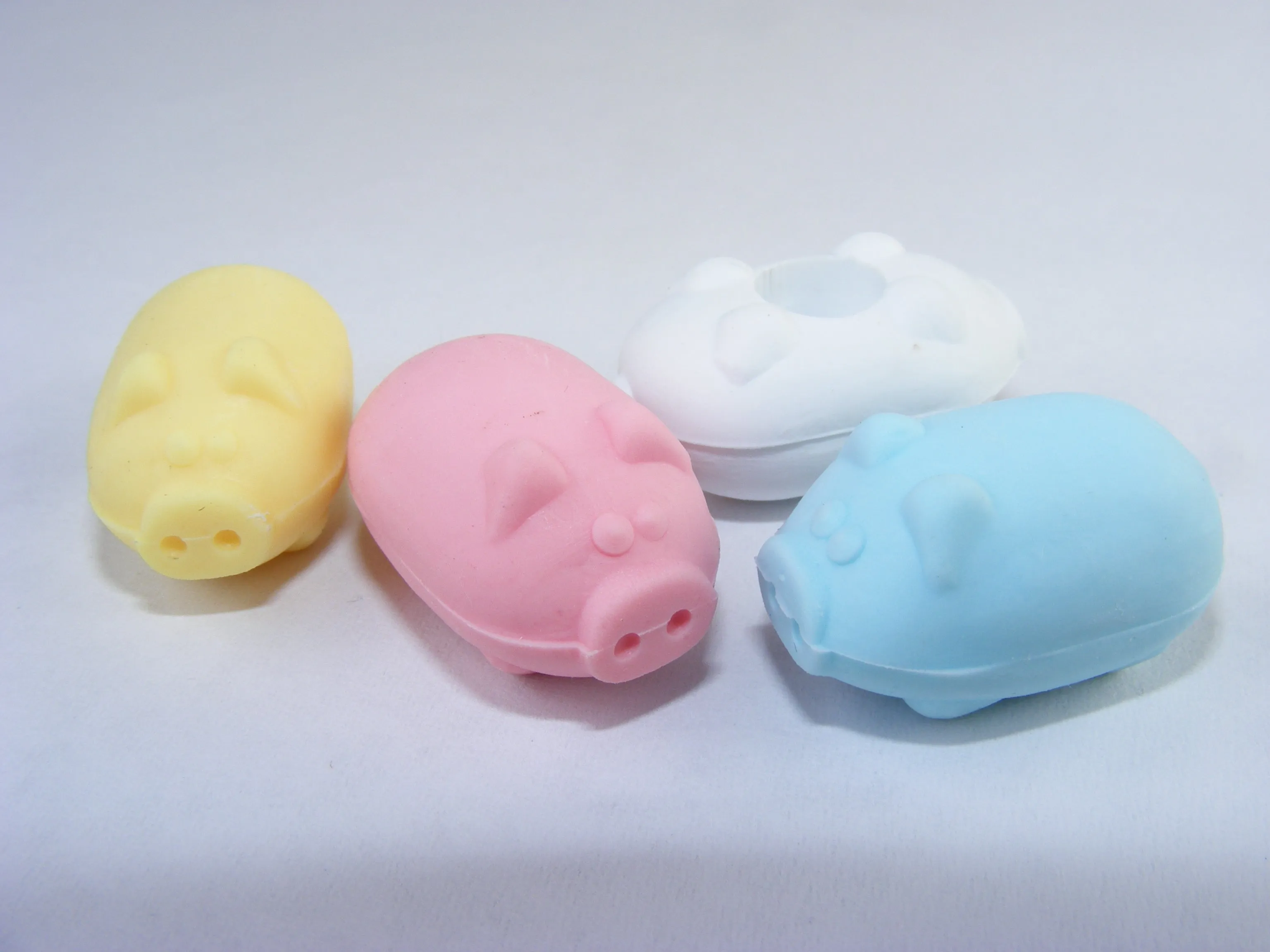 38192 DOUBLE MINI PIG ERASERS-40