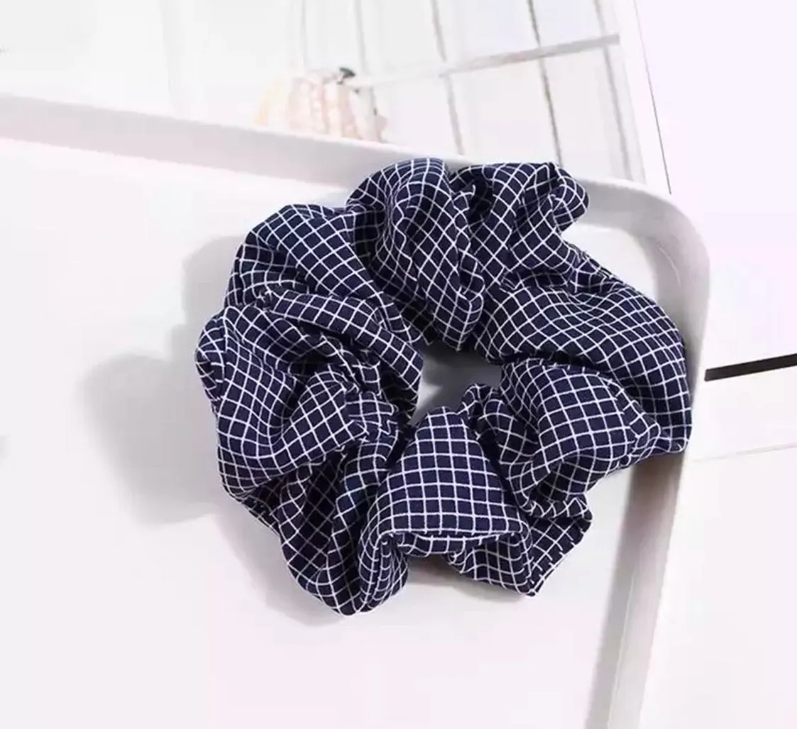 Checked Scrunchie - Navy & White