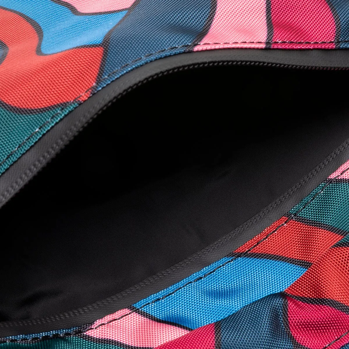 DISTORTED WAVES TOILETRY BAG