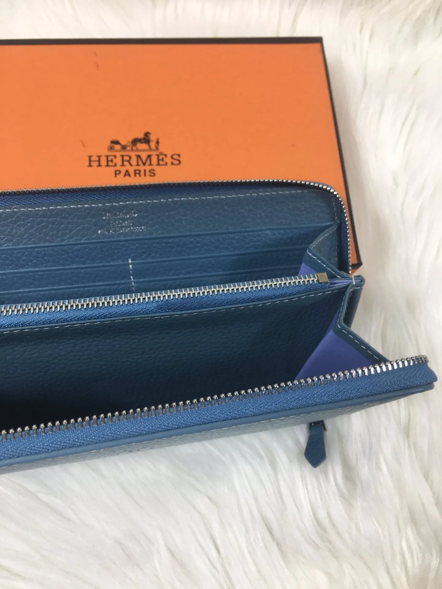 HM SILK'IN CLASSIC WALLET 20 CERULEAN GRAINED CALFSKIN