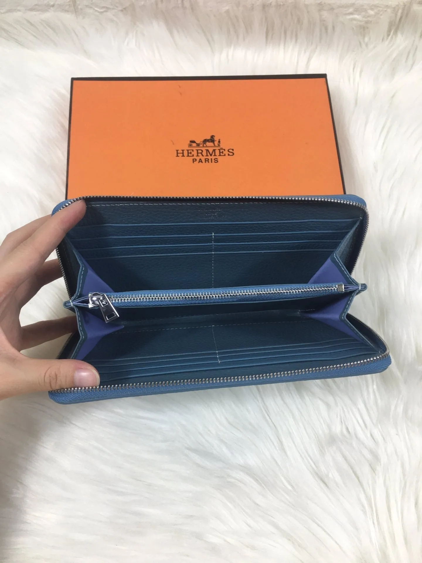 HM SILK'IN CLASSIC WALLET 20 CERULEAN GRAINED CALFSKIN