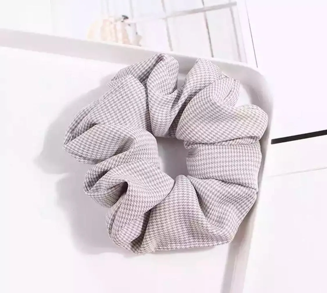 Houndstooth Scrunchie - Grey & White