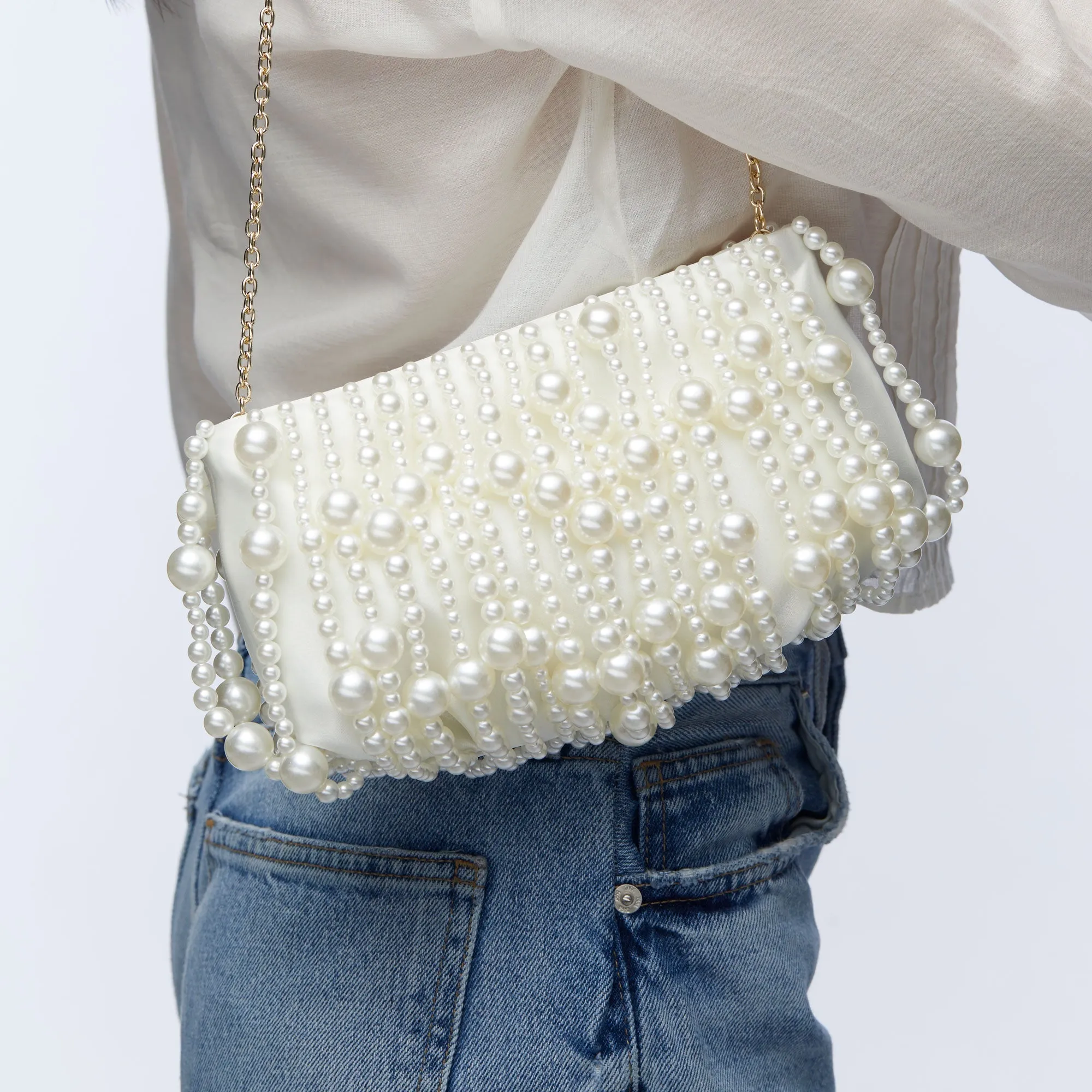 IVORY PEARL WILLOW BEADED CLUTCH