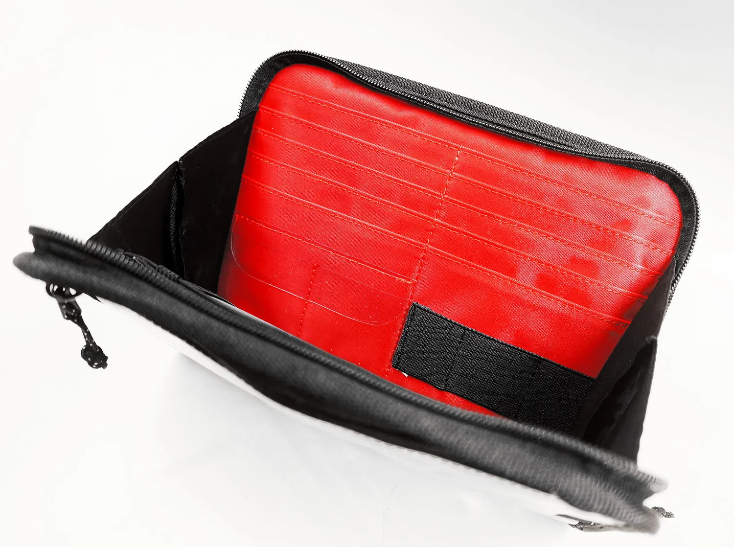 <A 000a001m01> Fungolia Gen 2 Passport Holder <B>Large Size</B> (Black/Red)