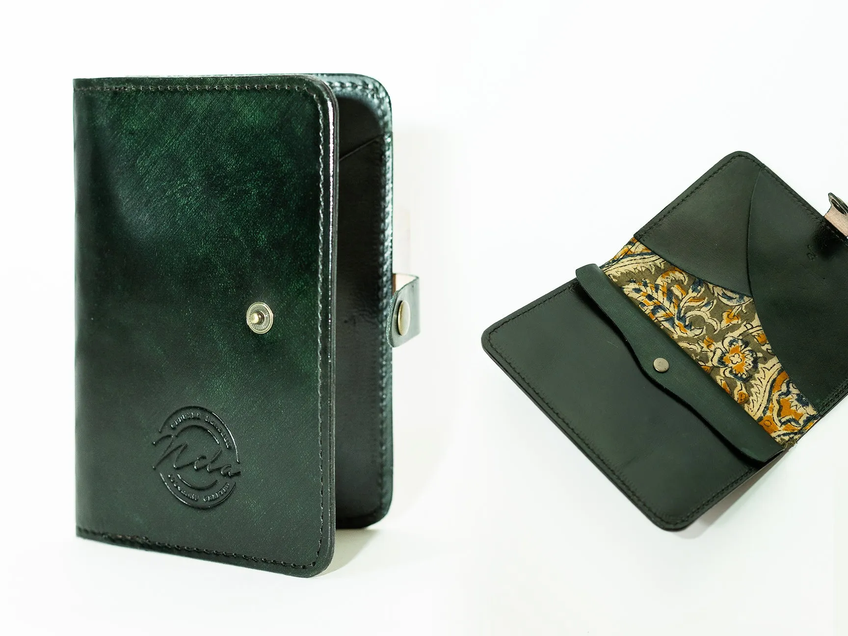 Nila Passport Holder