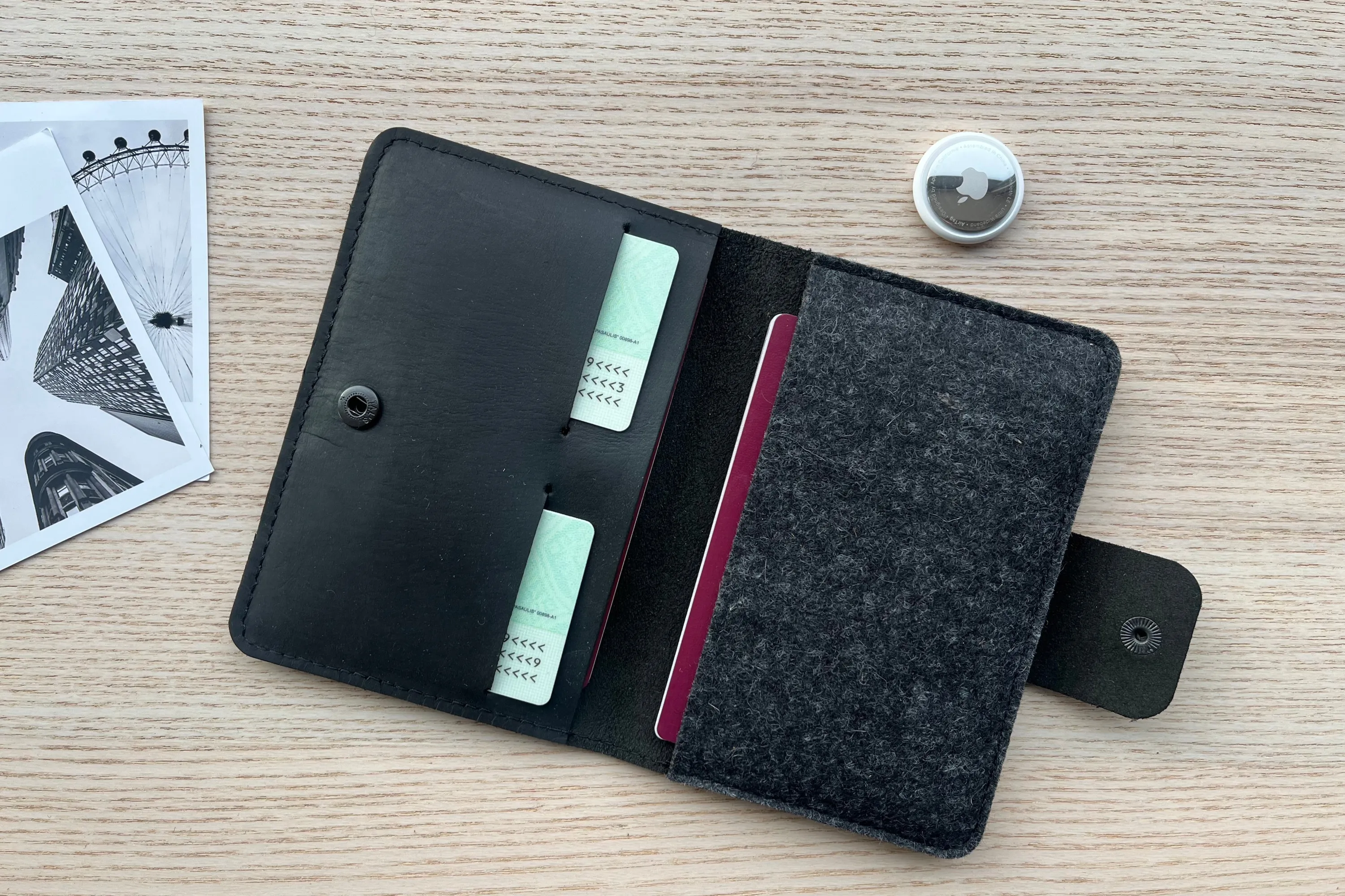 Passport Wallet with AirTag/ Classy Black