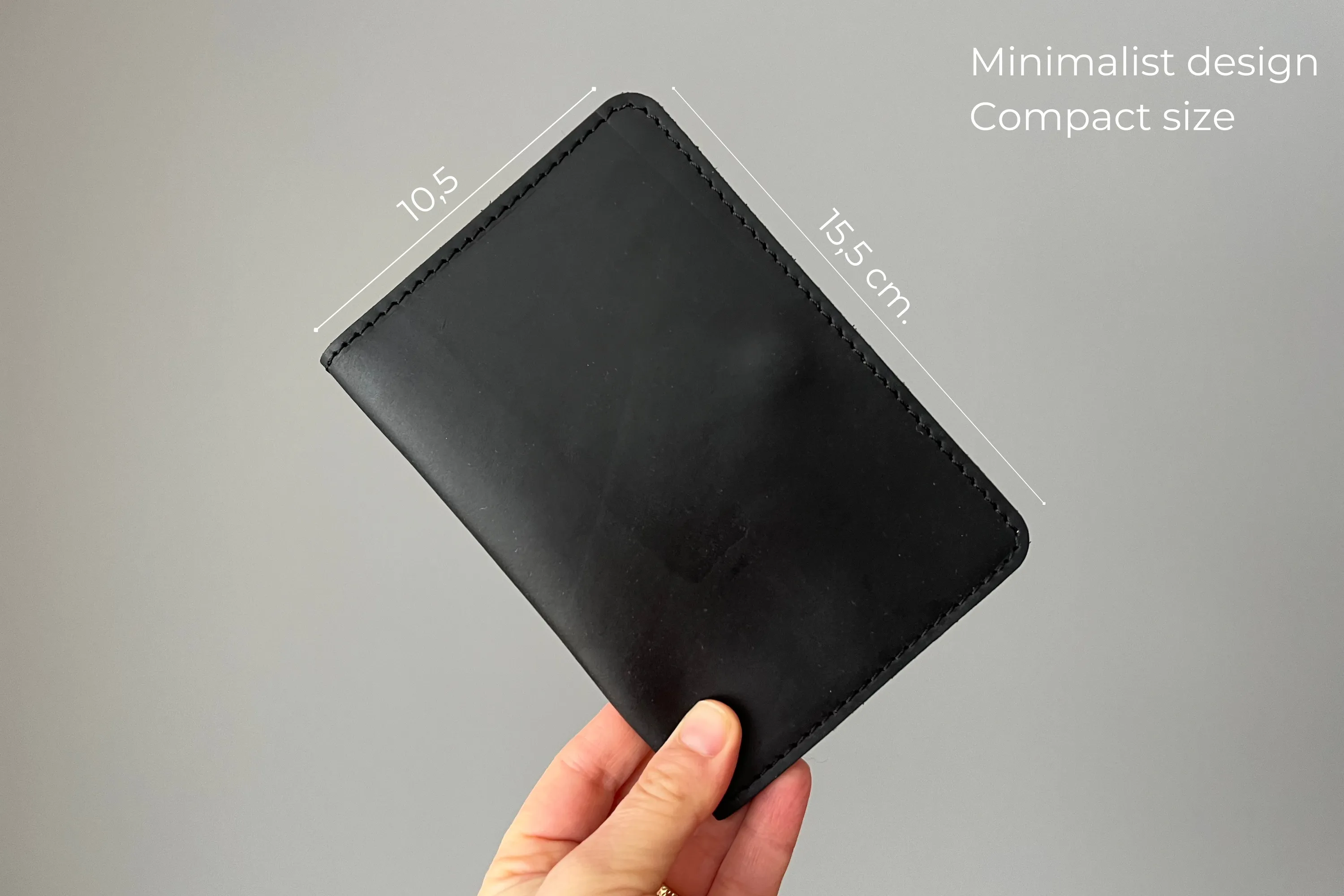 Passport Wallet with AirTag/ Classy Black