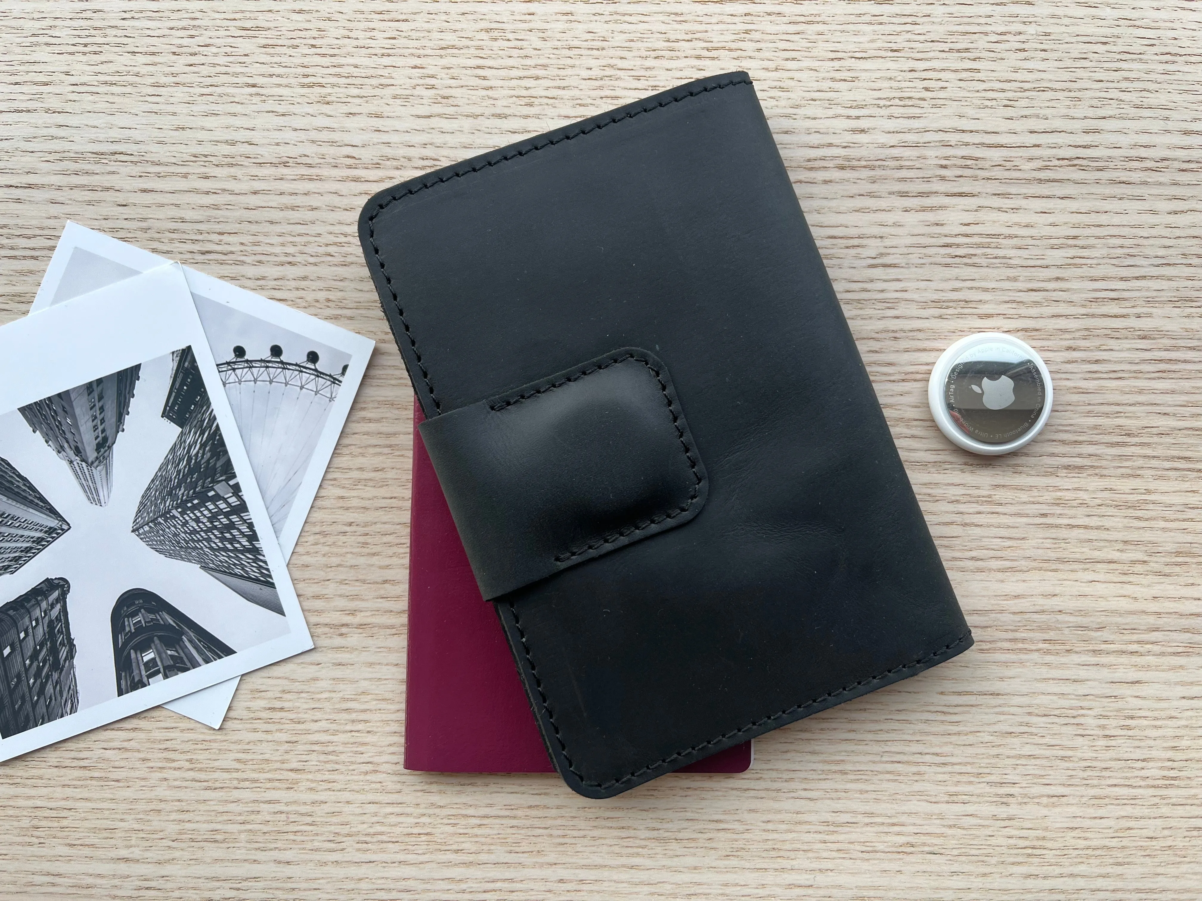 Passport Wallet with AirTag/ Classy Black