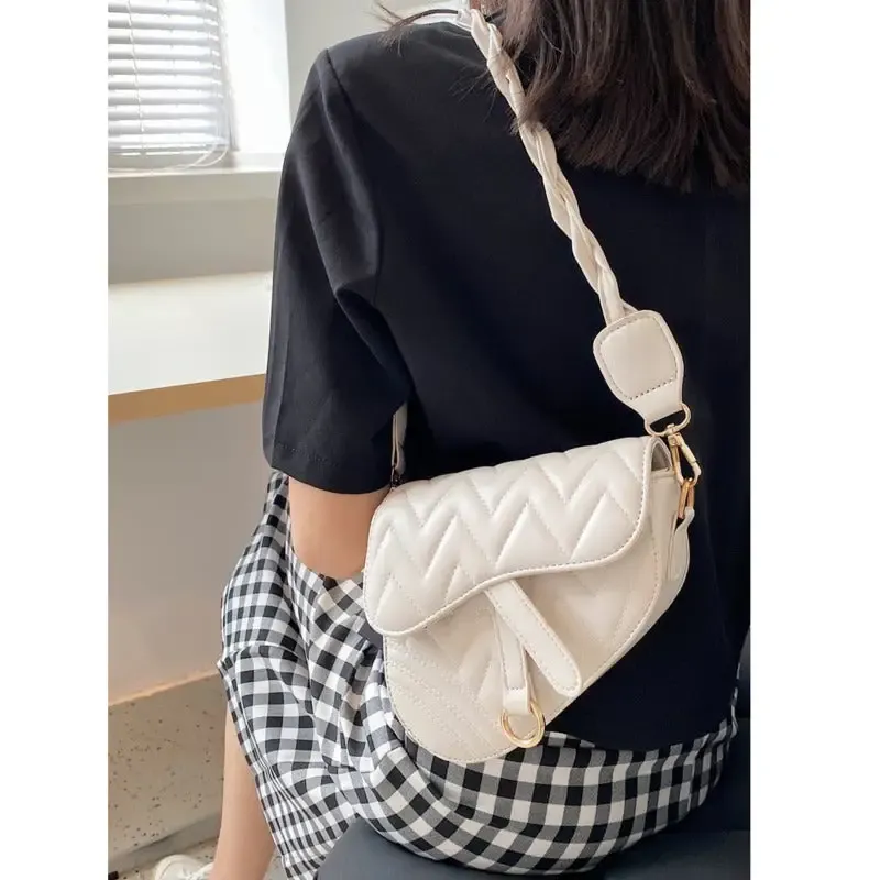 Women Retro Simple Messenger Saddle Bag